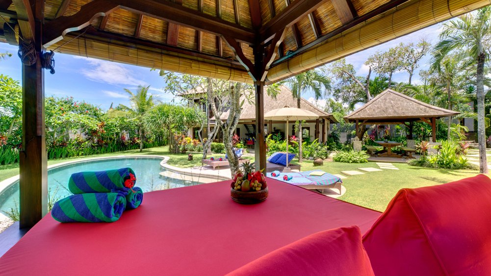 3. Villa Kakatua - Garden bale and pool